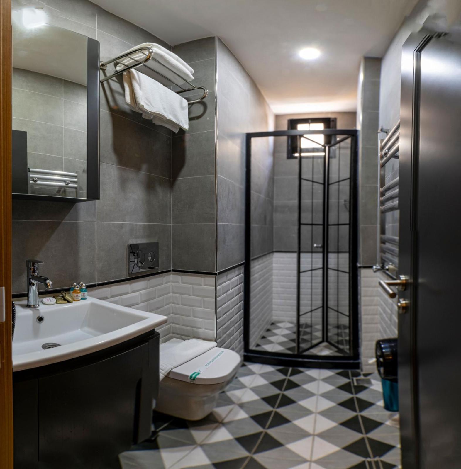 Confores Hotel Istanbul Exterior foto